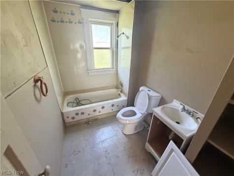 1190 E 84th Street Cleveland OH 44103