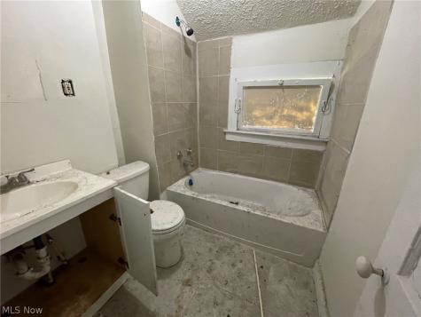 8018 Platt Avenue Cleveland OH 44104