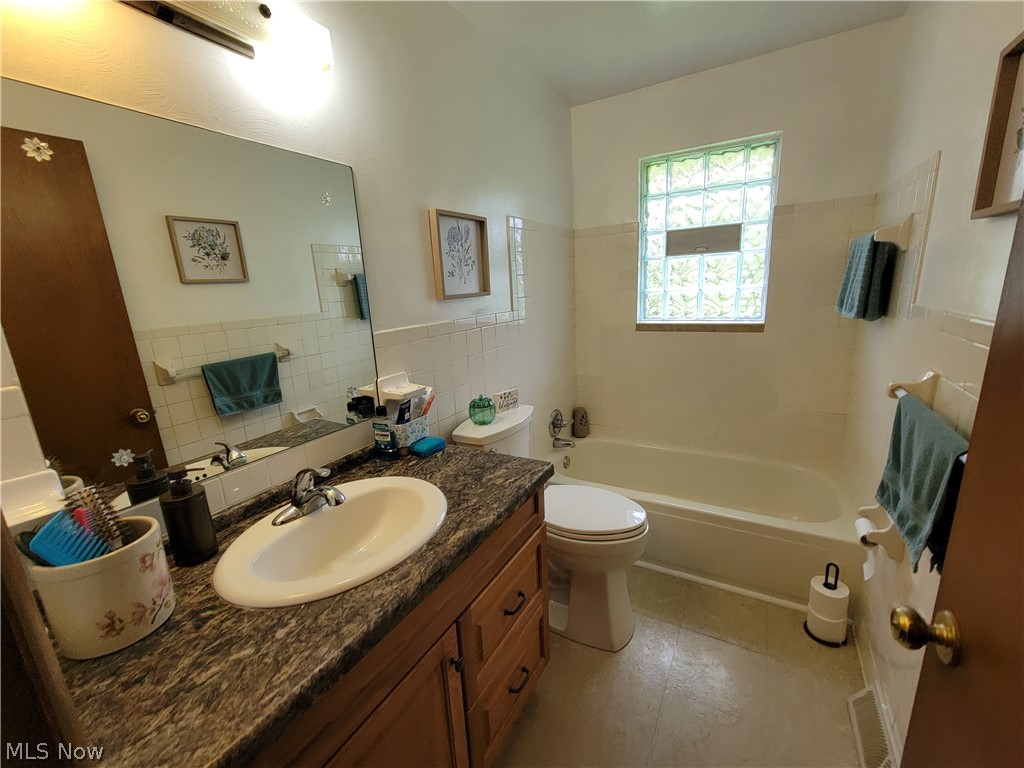 4504/4506 Middletown Road E New Middletown OH 44442