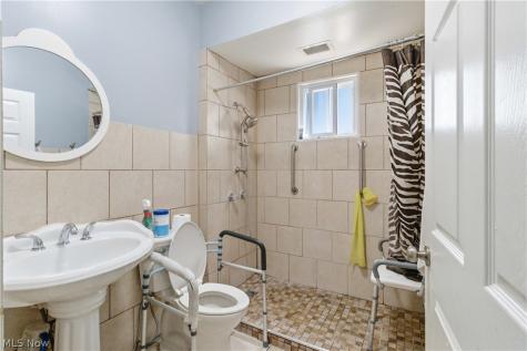 1907 W 71st Street Cleveland OH 44102