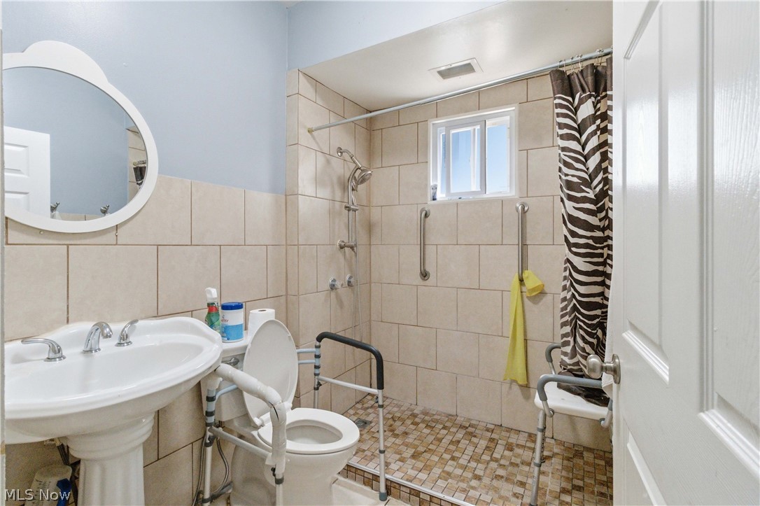 1907 W 71st Street Cleveland OH 44102