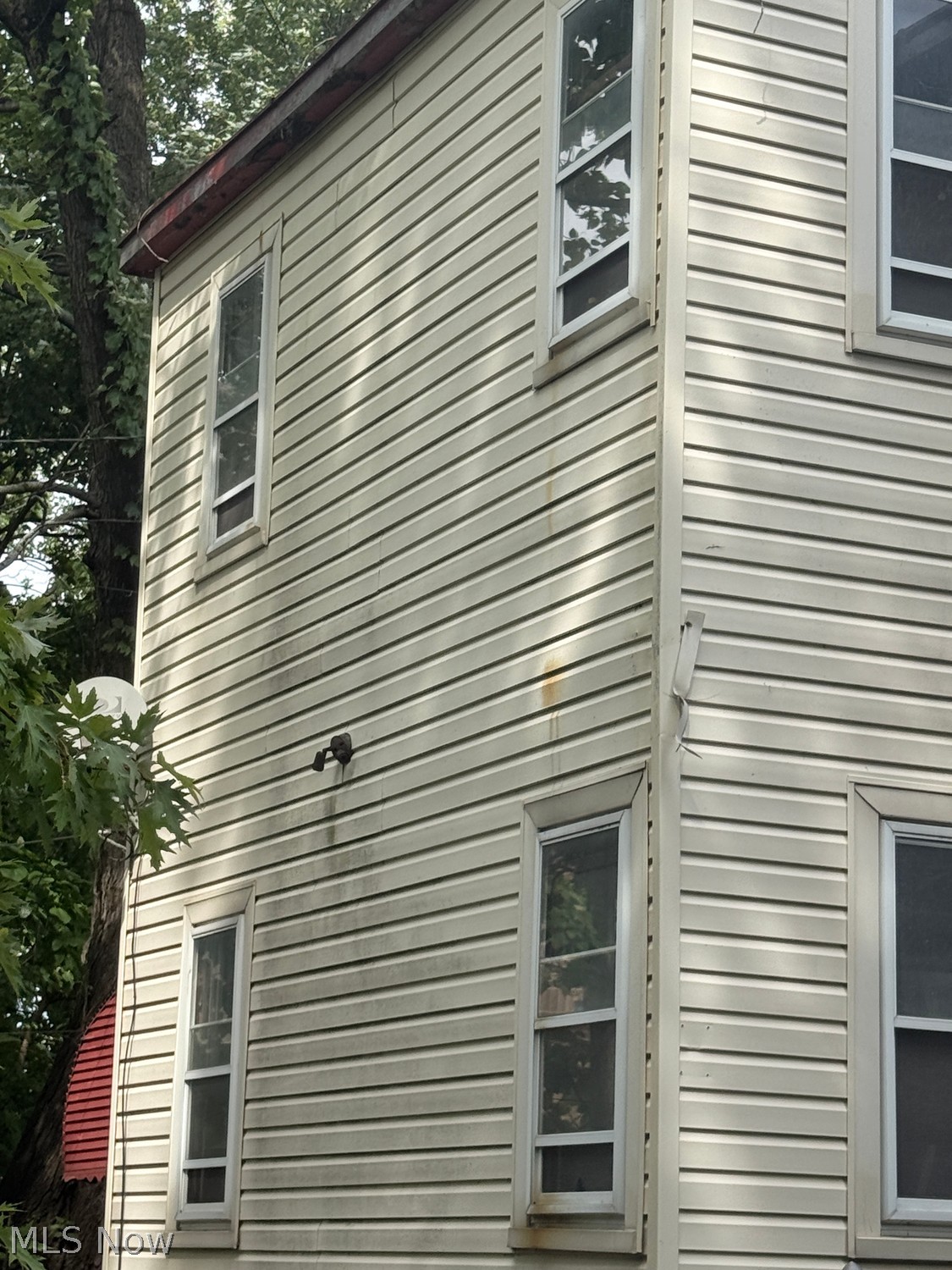 1316 E 112th Street E Cleveland OH 44106