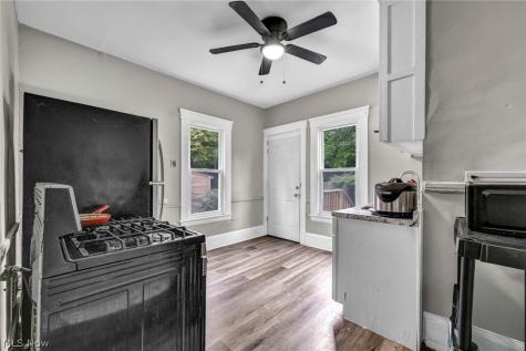 1352 E 86th Cleveland OH 44106