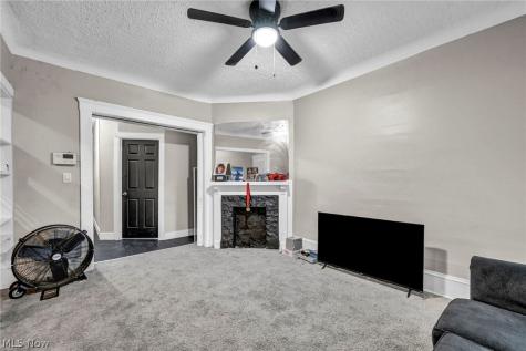 1352 E 86th Cleveland OH 44106