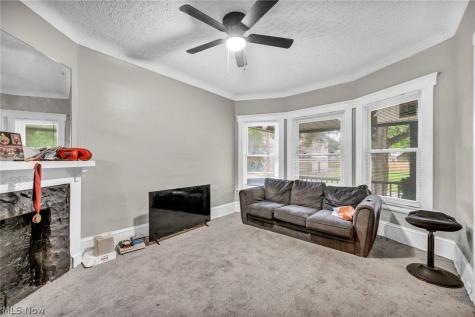 1352 E 86th Cleveland OH 44106