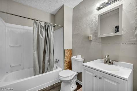 1352 E 86th Cleveland OH 44106