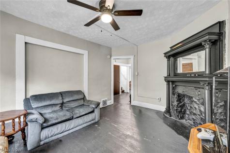 1352 E 86th Cleveland OH 44106