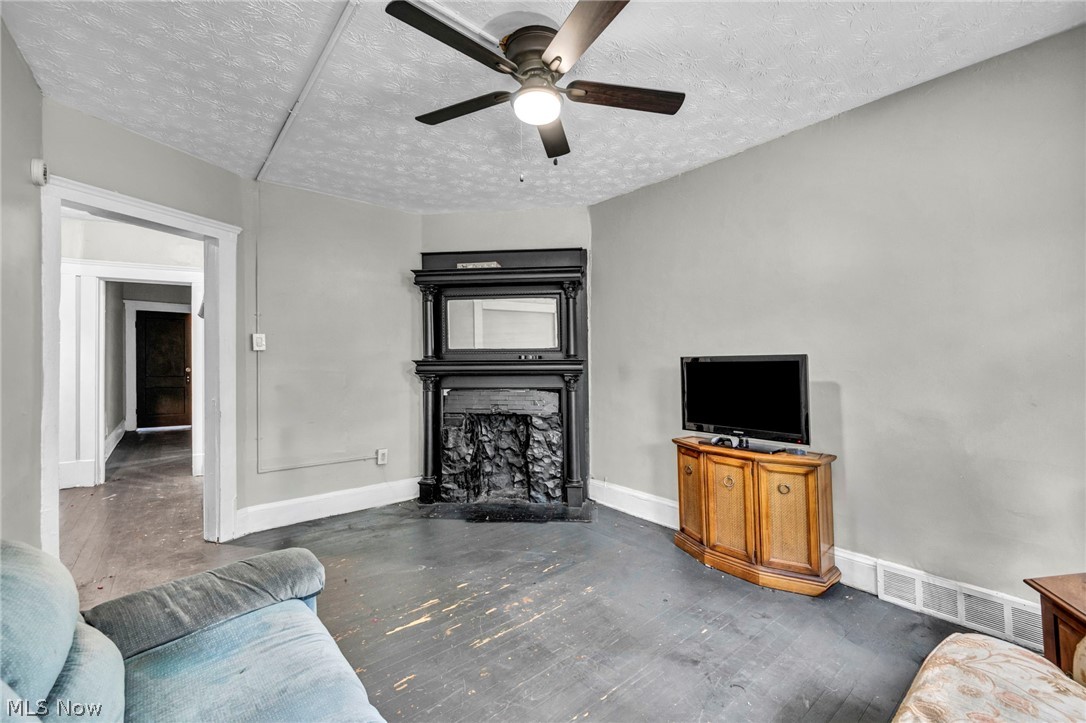 1352 E 86th Cleveland OH 44106