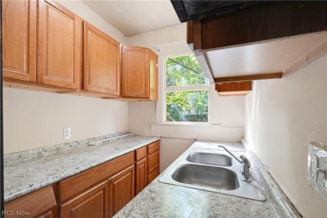 2200 E 81st Street Cleveland OH 44103