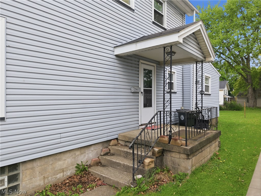 1113 High Street NE Warren OH 44483