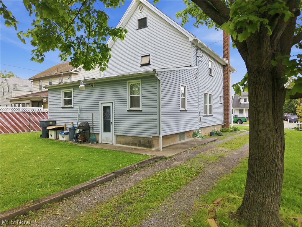 1113 High Street NE Warren OH 44483