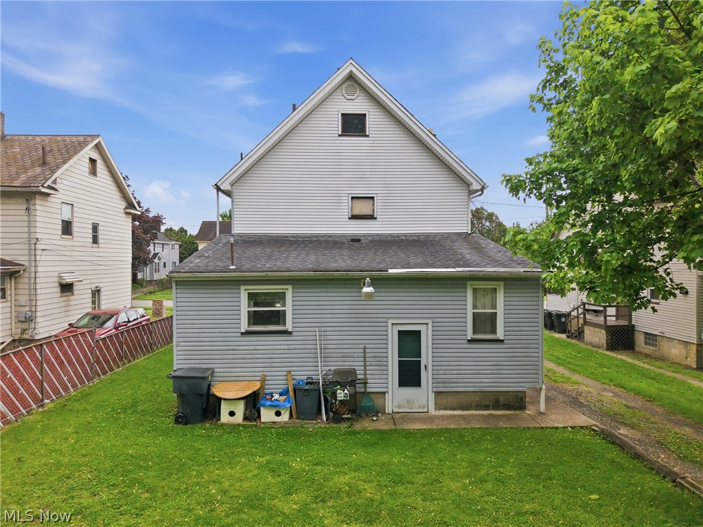 1113 High Street NE Warren OH 44483