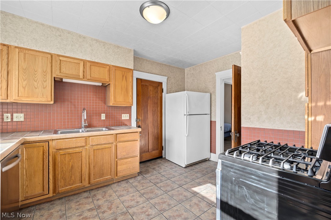14537 Bayes Avenue Lakewood OH 44107