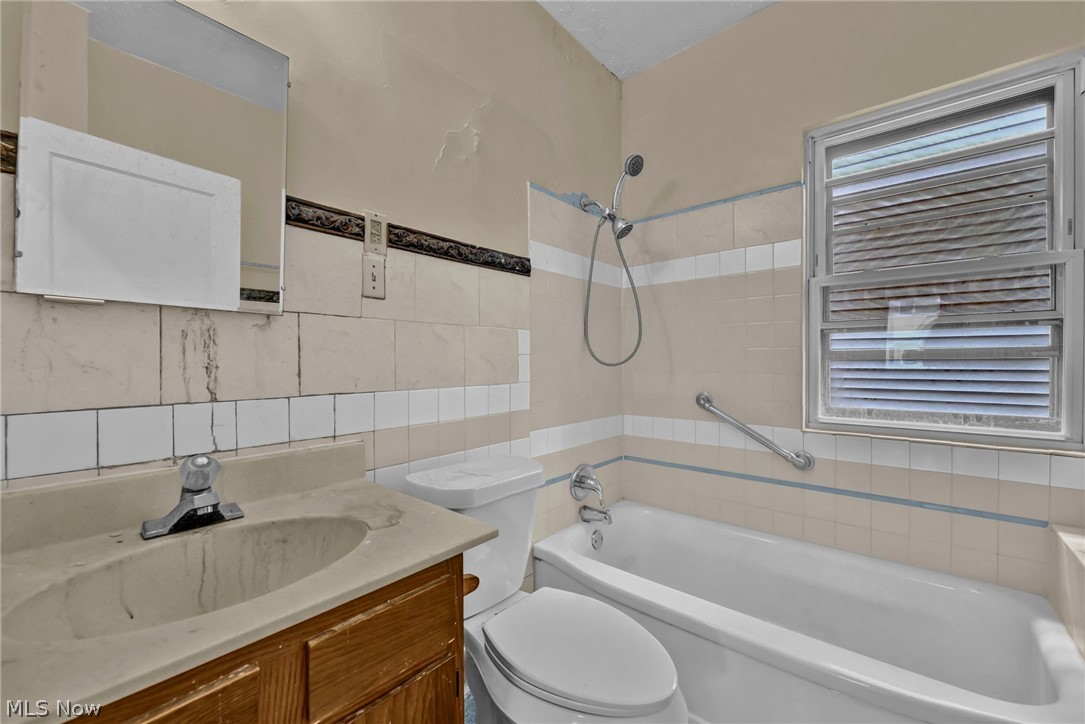 9612 Lamontier Avenue Cleveland OH 44104