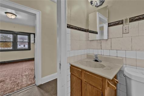 9612 Lamontier Avenue Cleveland OH 44104