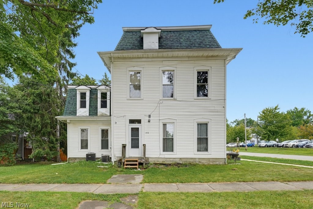 140 N Walnut Street Ravenna OH 44266