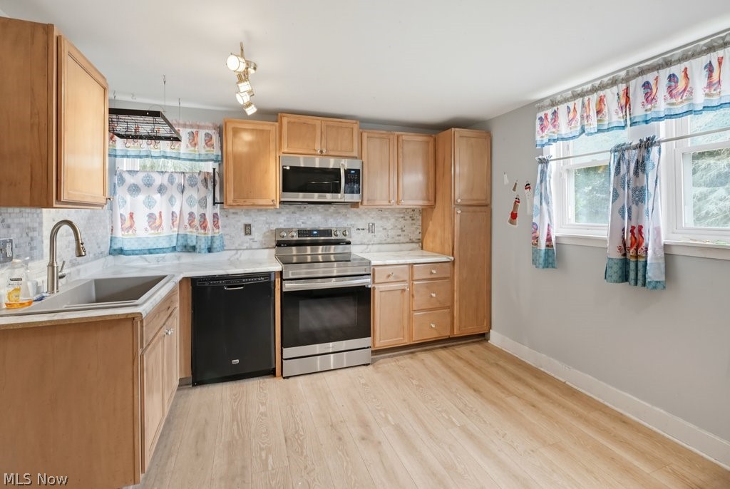140 N Walnut Street Ravenna OH 44266