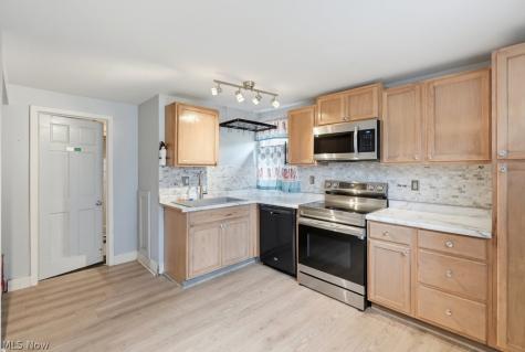 140 N Walnut Street Ravenna OH 44266