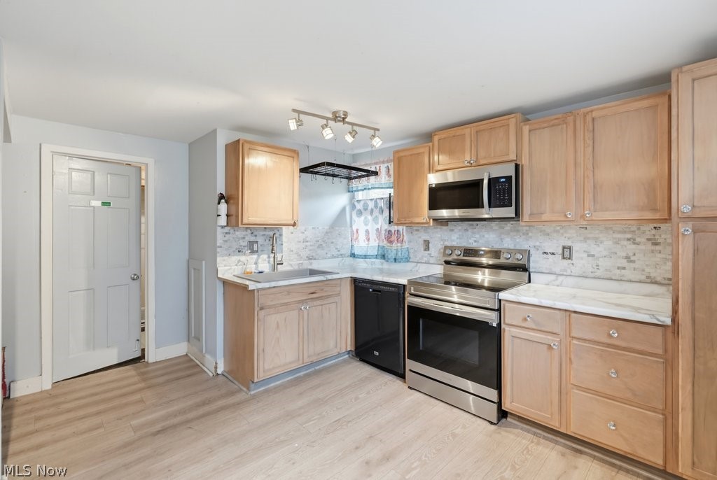 140 N Walnut Street Ravenna OH 44266