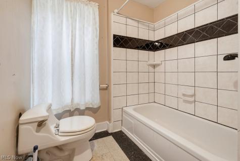 140 N Walnut Street Ravenna OH 44266