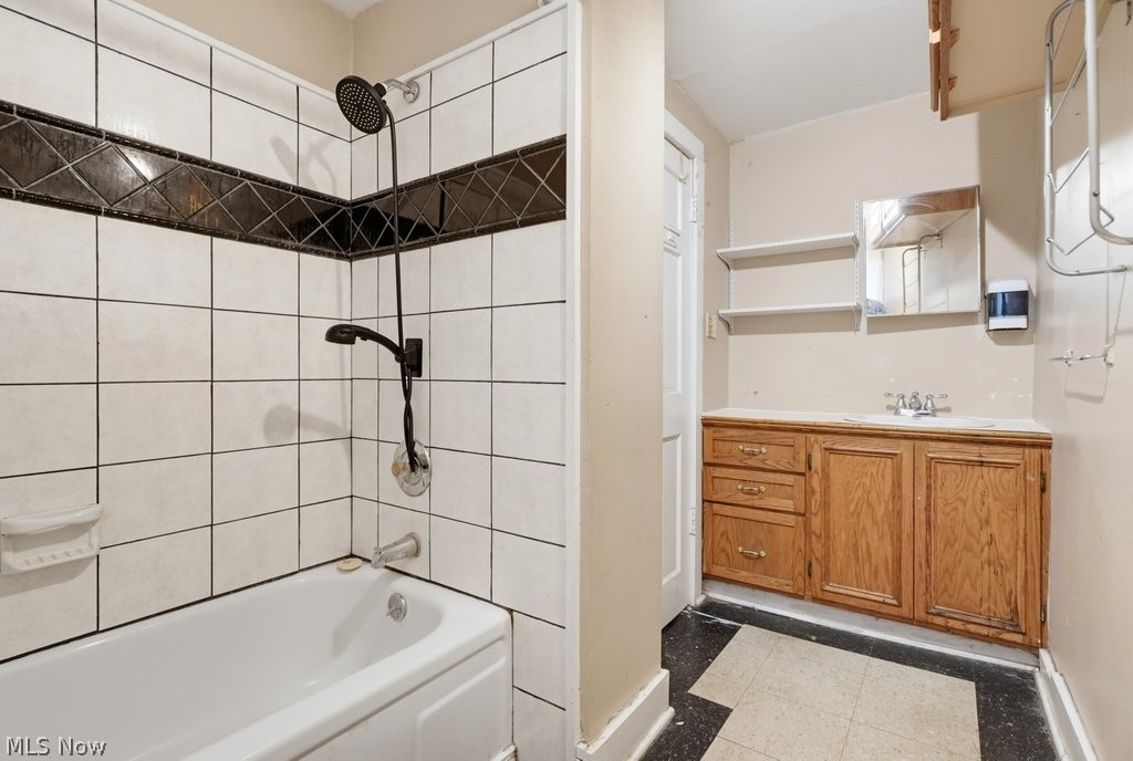 140 N Walnut Street Ravenna OH 44266