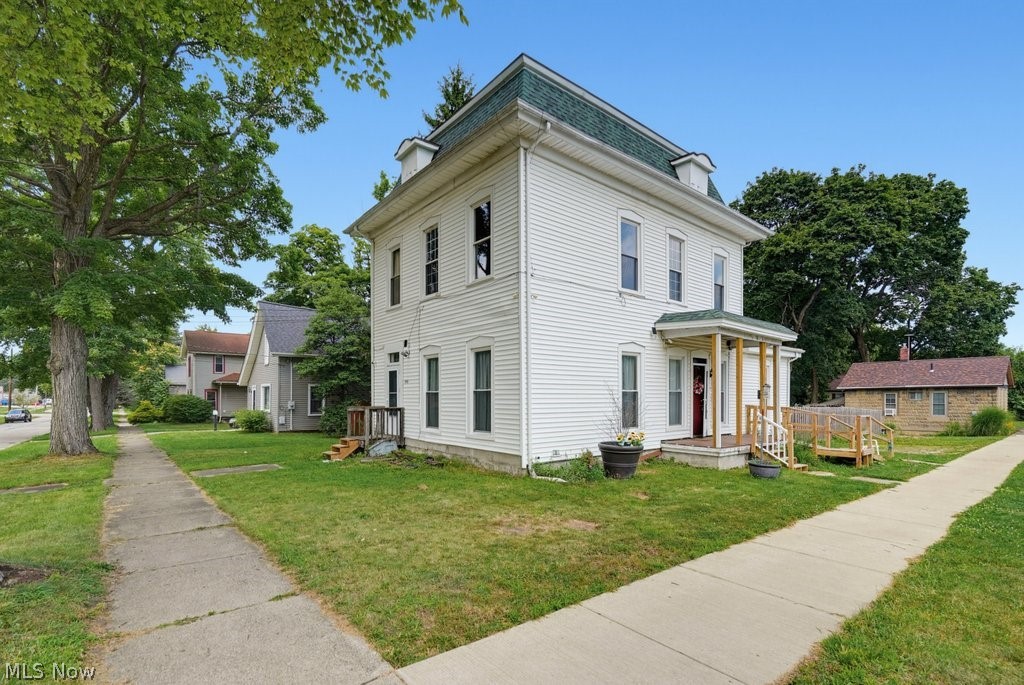 140 N Walnut Street Ravenna OH 44266