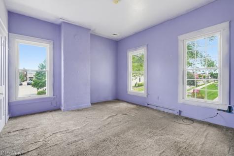 140 N Walnut Street Ravenna OH 44266