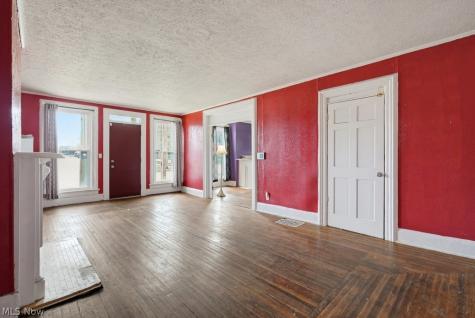 140 N Walnut Street Ravenna OH 44266
