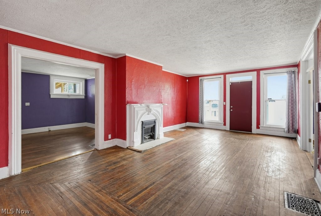 140 N Walnut Street Ravenna OH 44266