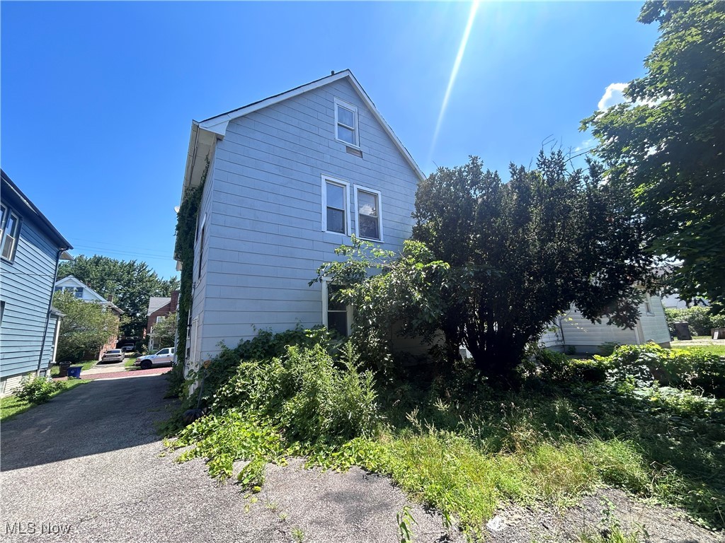 924 Stevenson Road Cleveland OH 44110