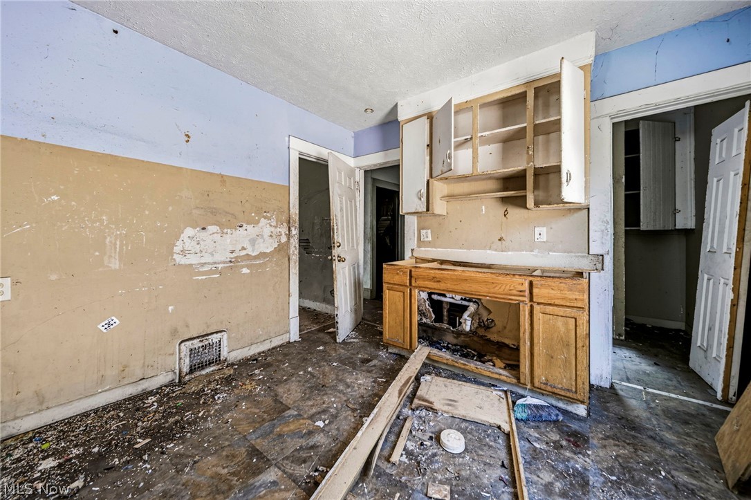 12020 Parkview Avenue Cleveland OH 44120
