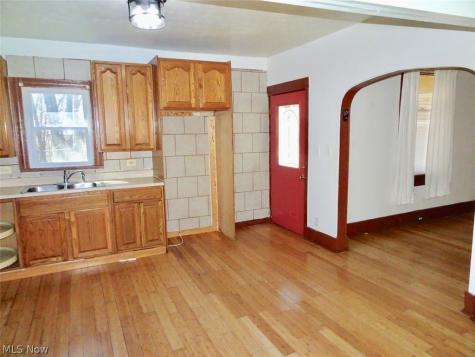 4587 Niessen Court Cleveland OH 44109