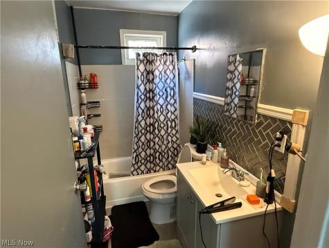 7108 Dellenbaugh Avenue Cleveland OH 44103