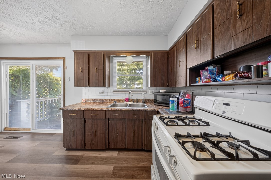 134-136 Brookfield Street Louisville OH 44641