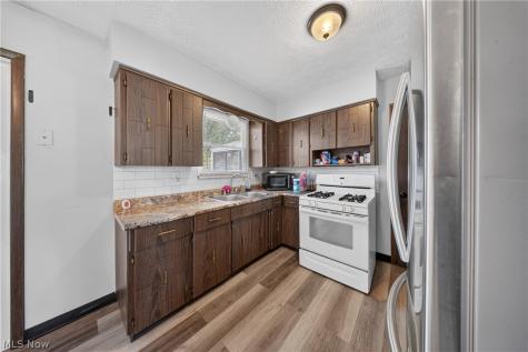 134-136 Brookfield Street Louisville OH 44641