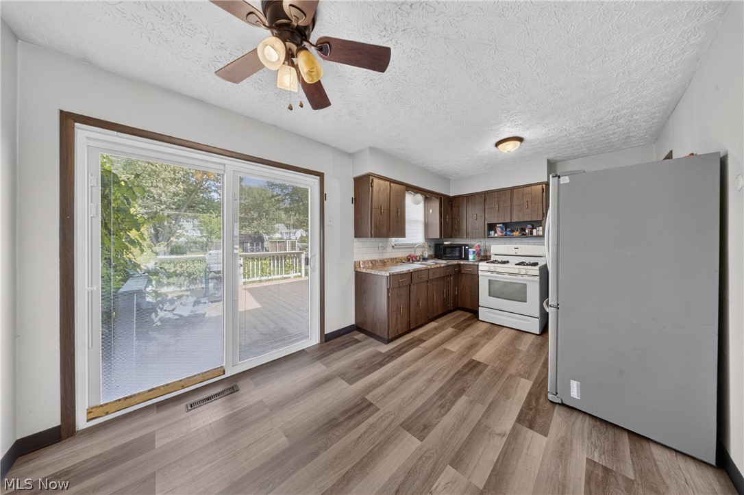 134-136 Brookfield Street Louisville OH 44641