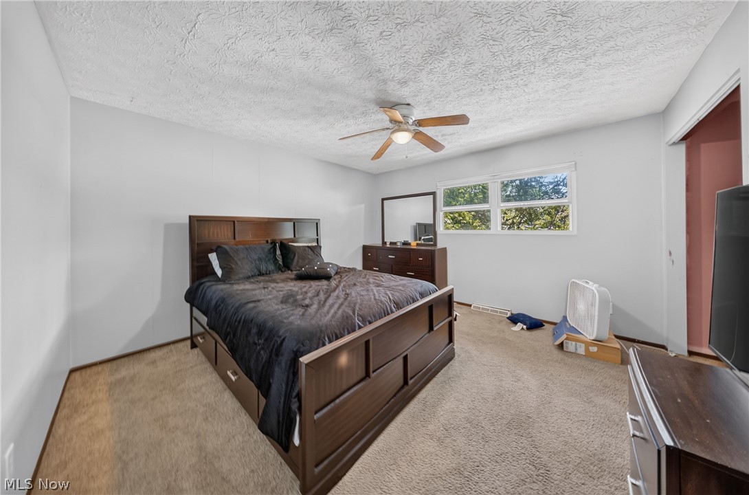 134-136 Brookfield Street Louisville OH 44641