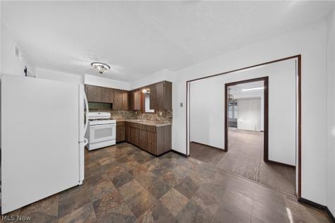134-136 Brookfield Street Louisville OH 44641
