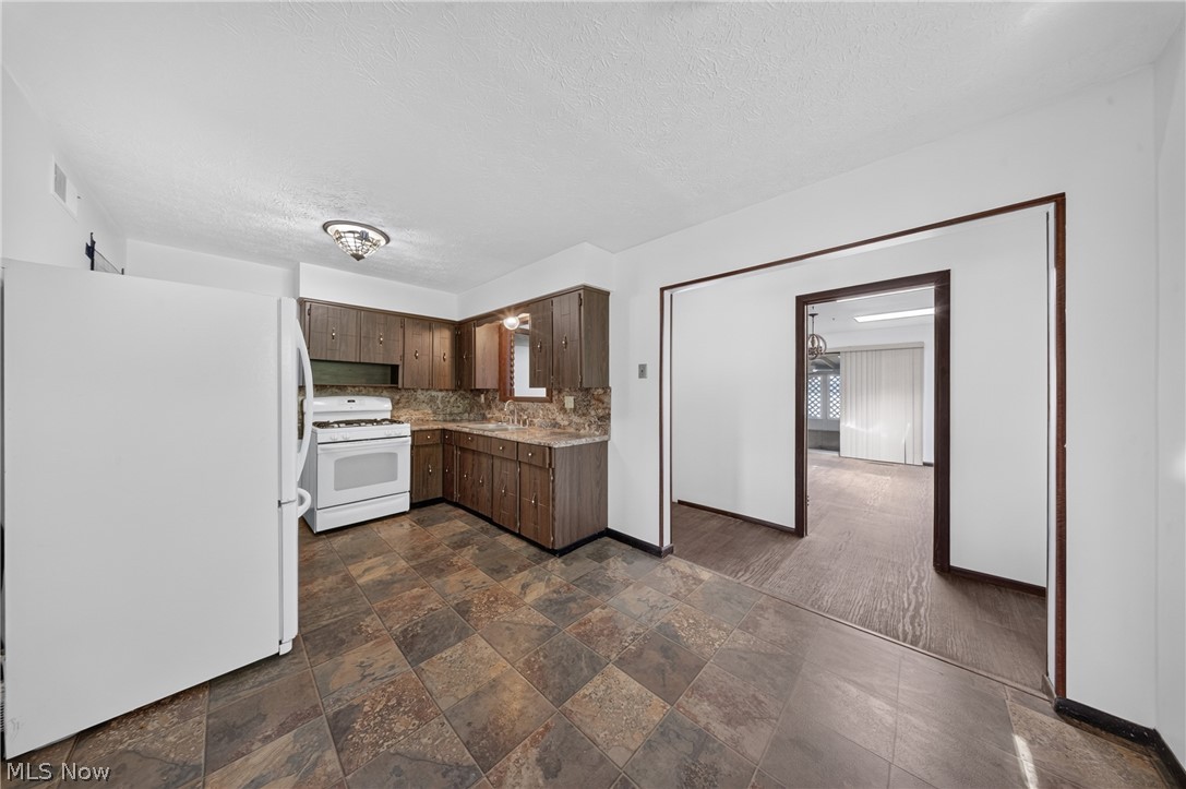 134-136 Brookfield Street Louisville OH 44641