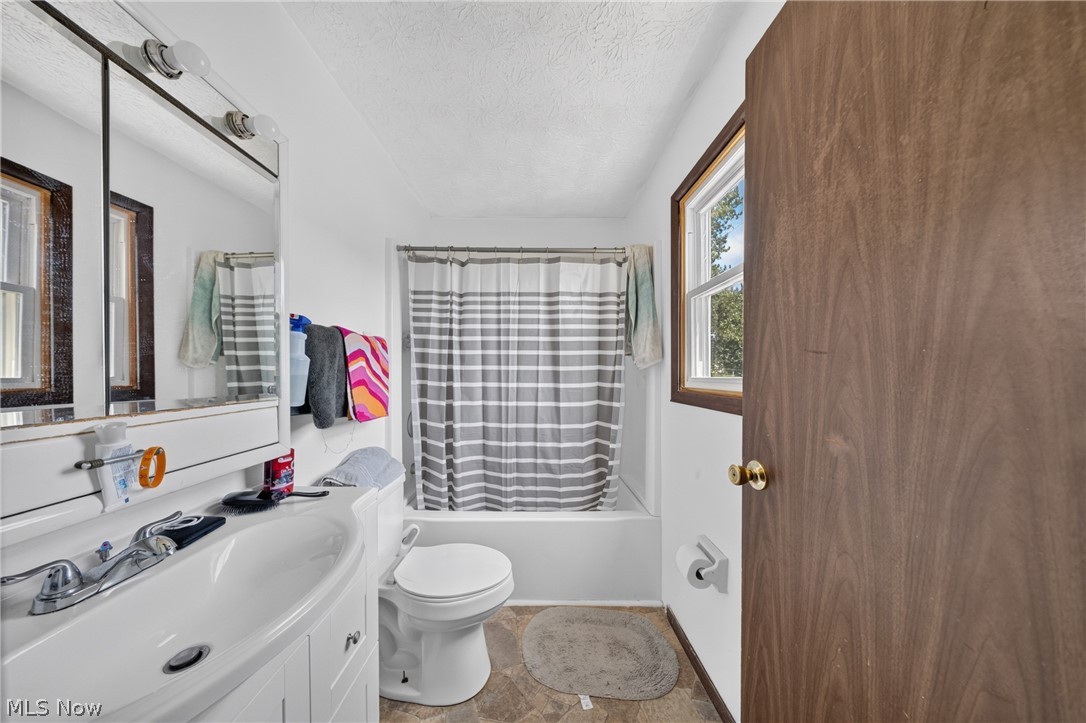 134-136 Brookfield Street Louisville OH 44641