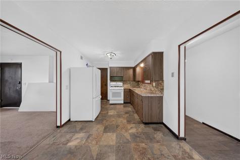 134-136 Brookfield Street Louisville OH 44641