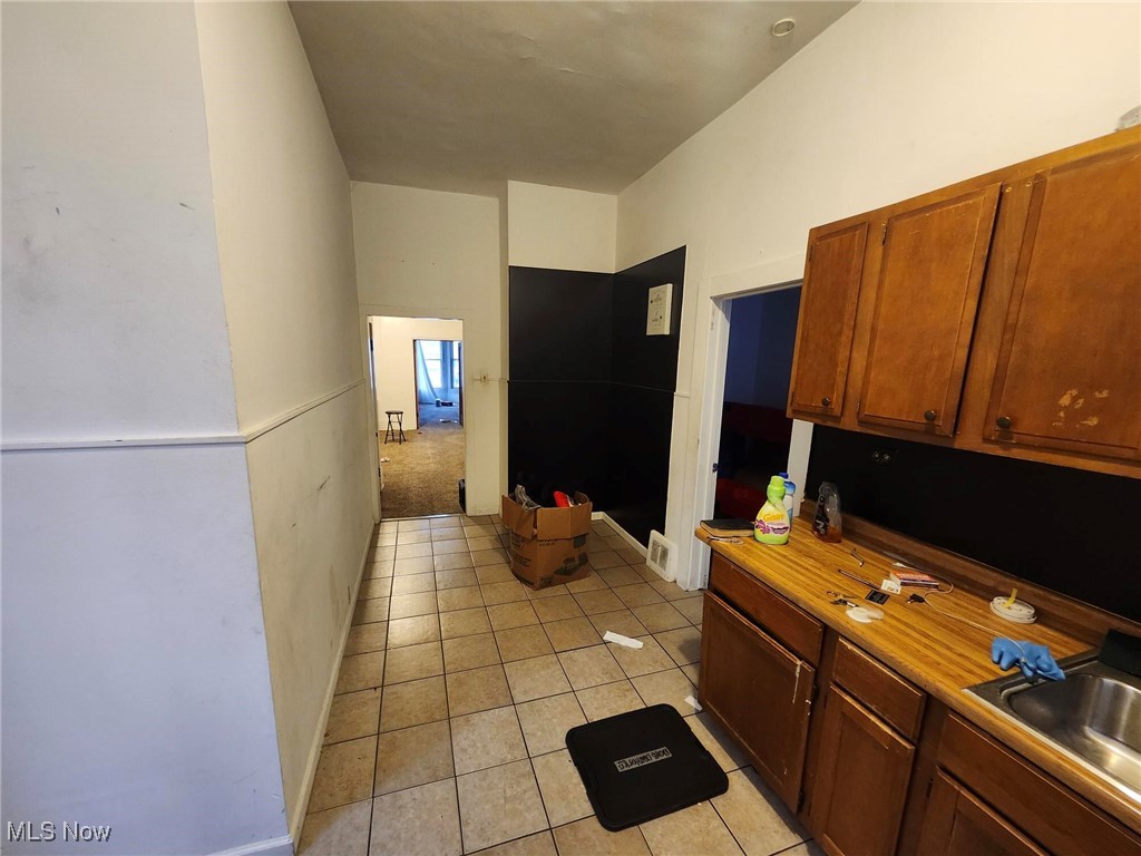 1557 E 47th Street Cleveland OH 44103