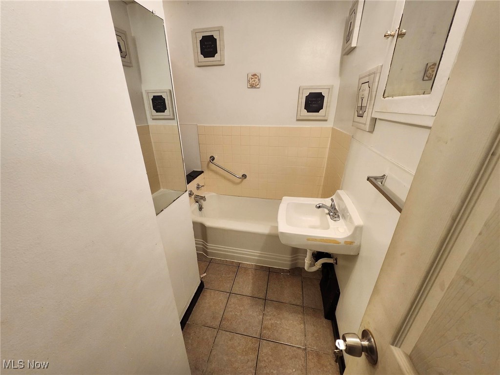 1557 E 47th Street Cleveland OH 44103