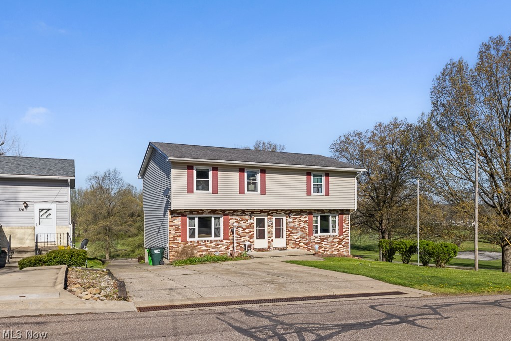 720-722 Newton Street Barberton OH 44203
