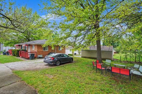 1991 Daniels Avenue Akron OH 44312