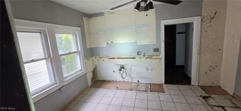 1596 Victoria Avenue Lakewood OH 44107