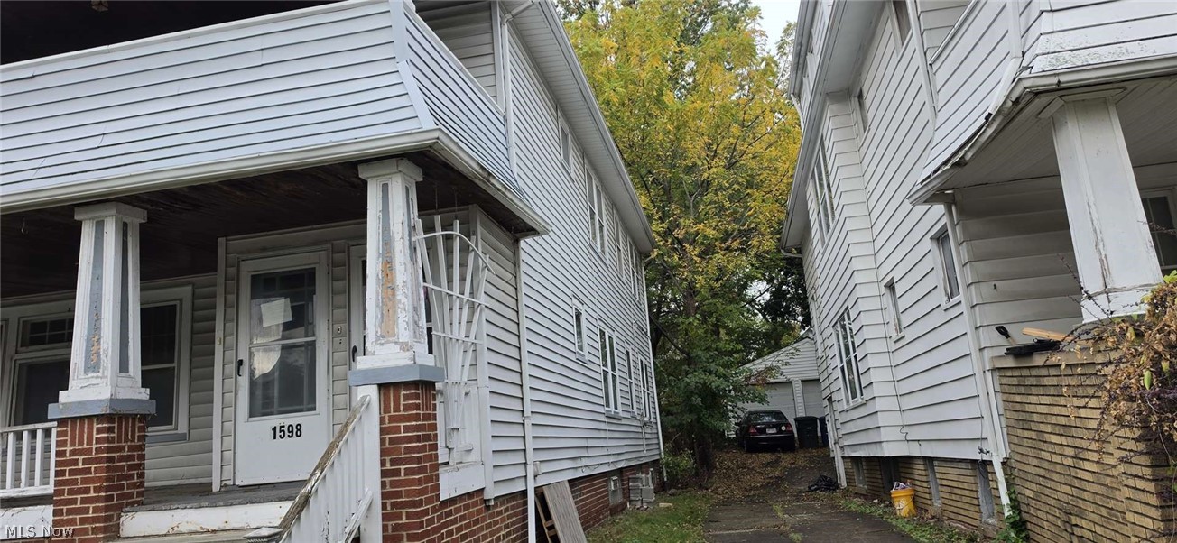 1596 Victoria Avenue Lakewood OH 44107
