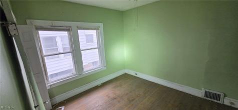 1596 Victoria Avenue Lakewood OH 44107