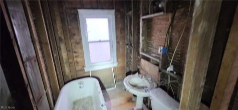 1596 Victoria Avenue Lakewood OH 44107