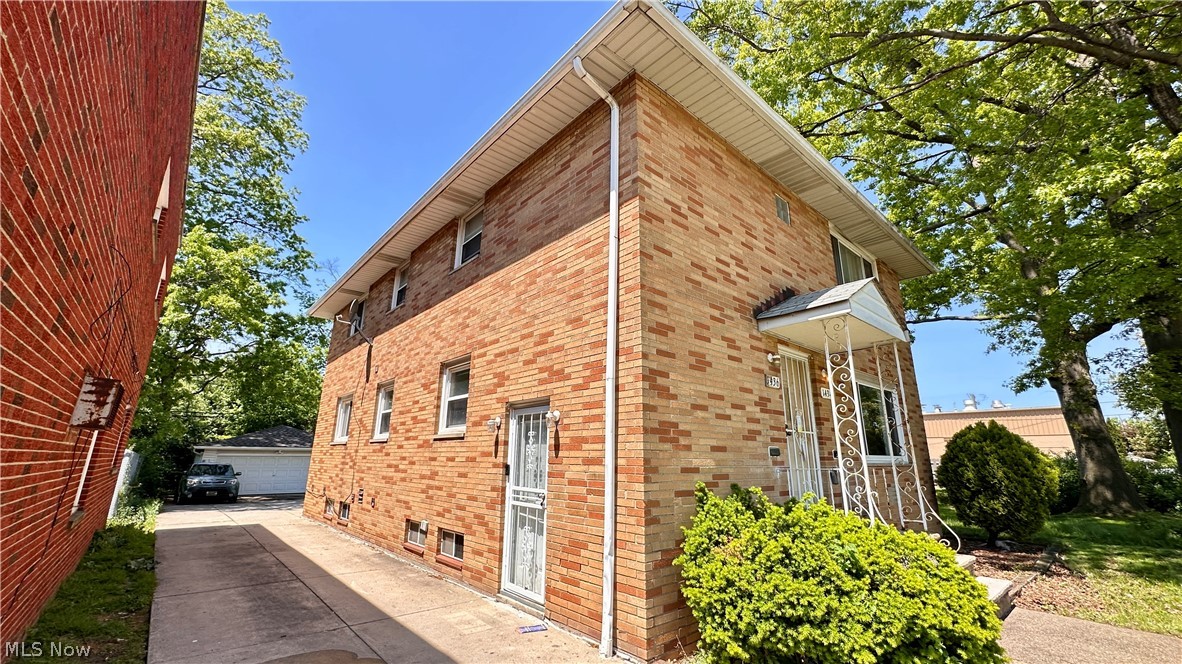 1434 E 222nd Street Euclid OH 44117